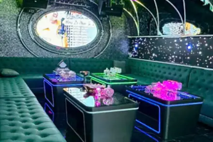 98 KTV Nhạc Dương Lầu — phòng hát 1