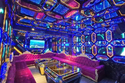 KTV Phoenix — phòng hát 1